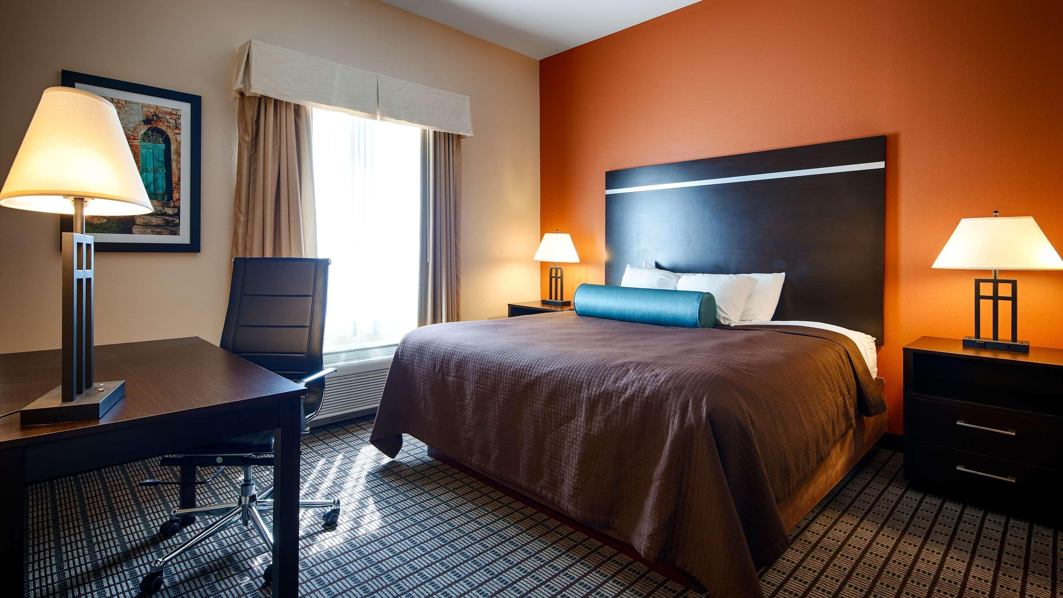 Western Pontoon Hotel 4*