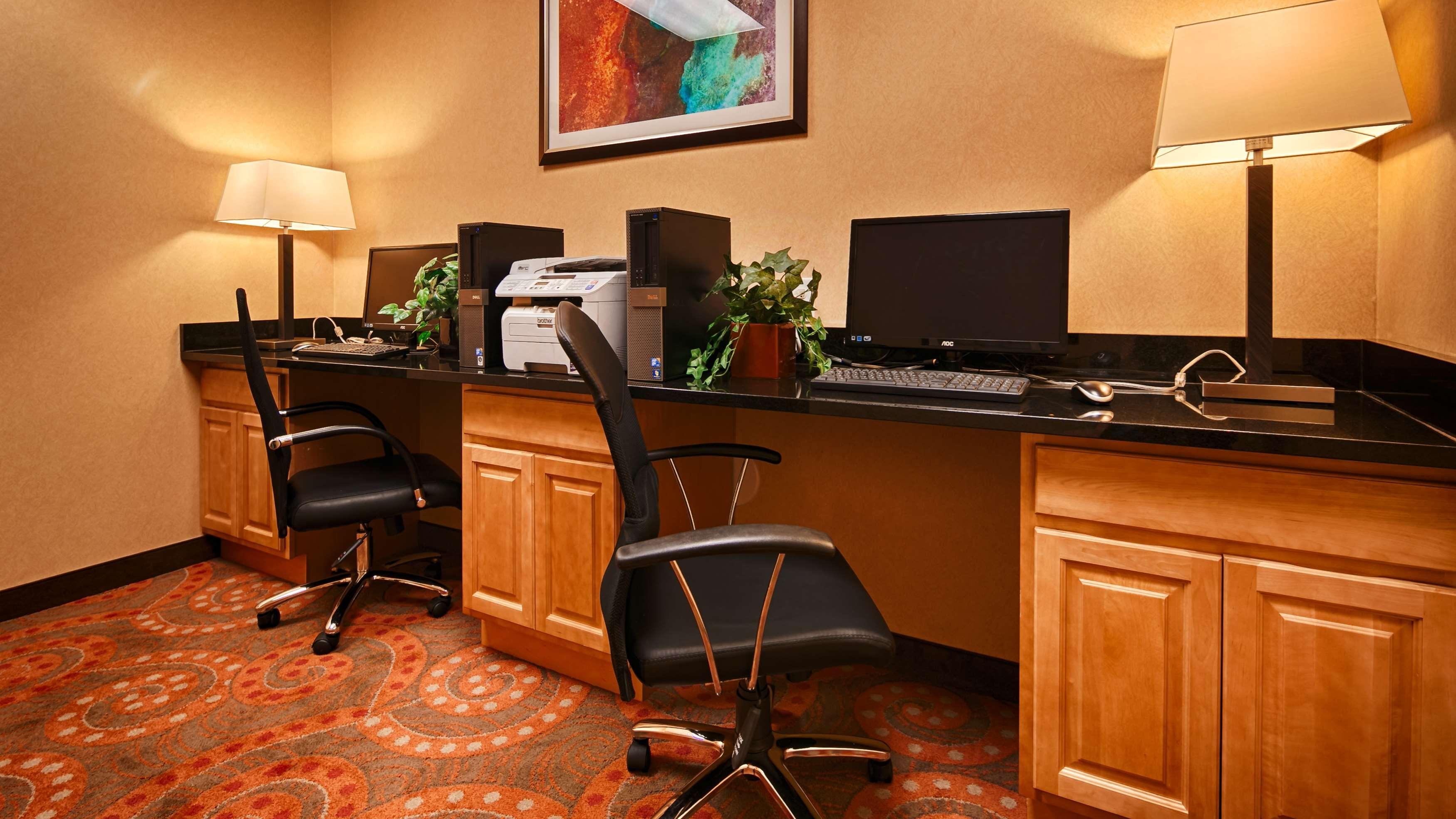 Western Pontoon Hotel 4*