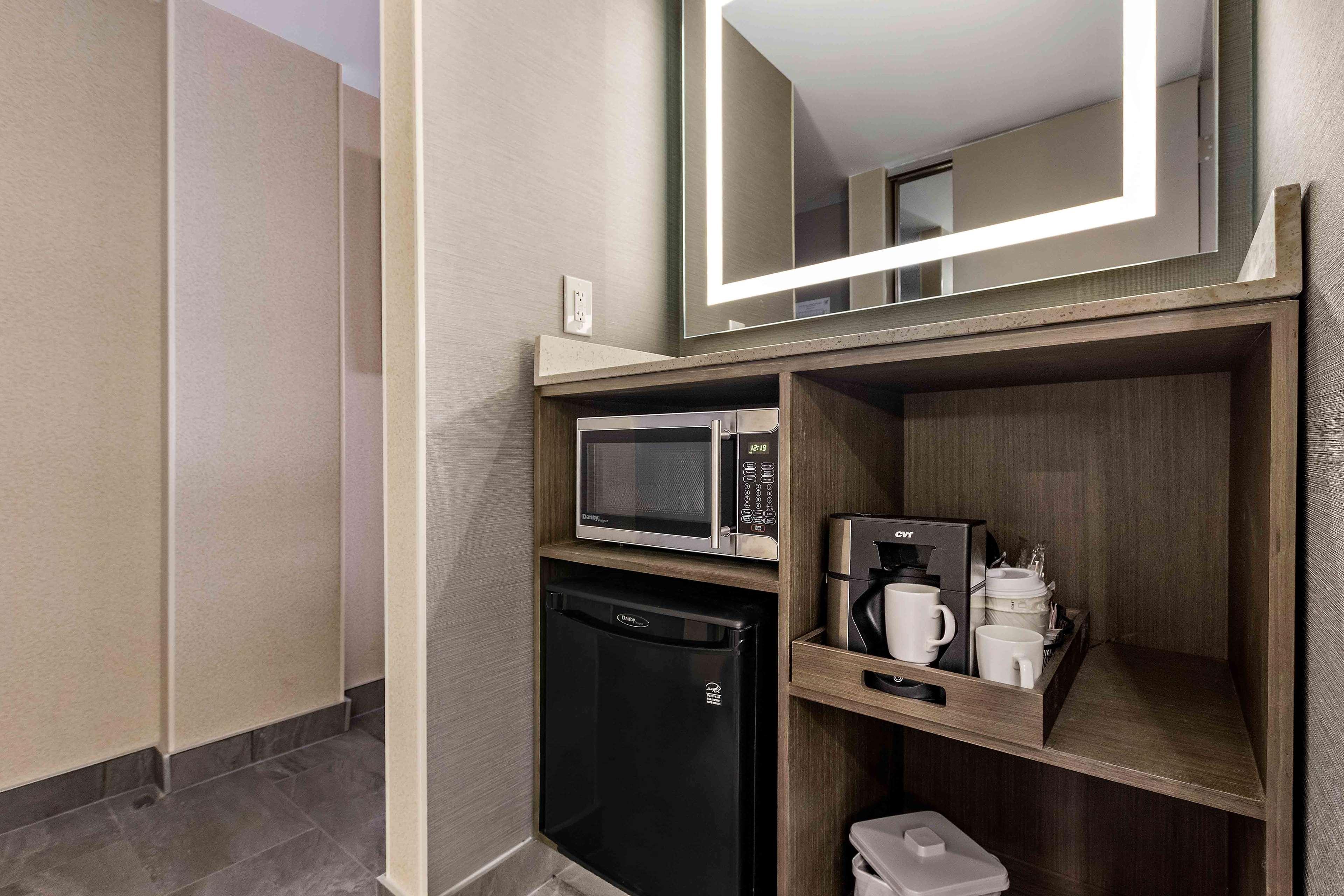 Western Pontoon 4*