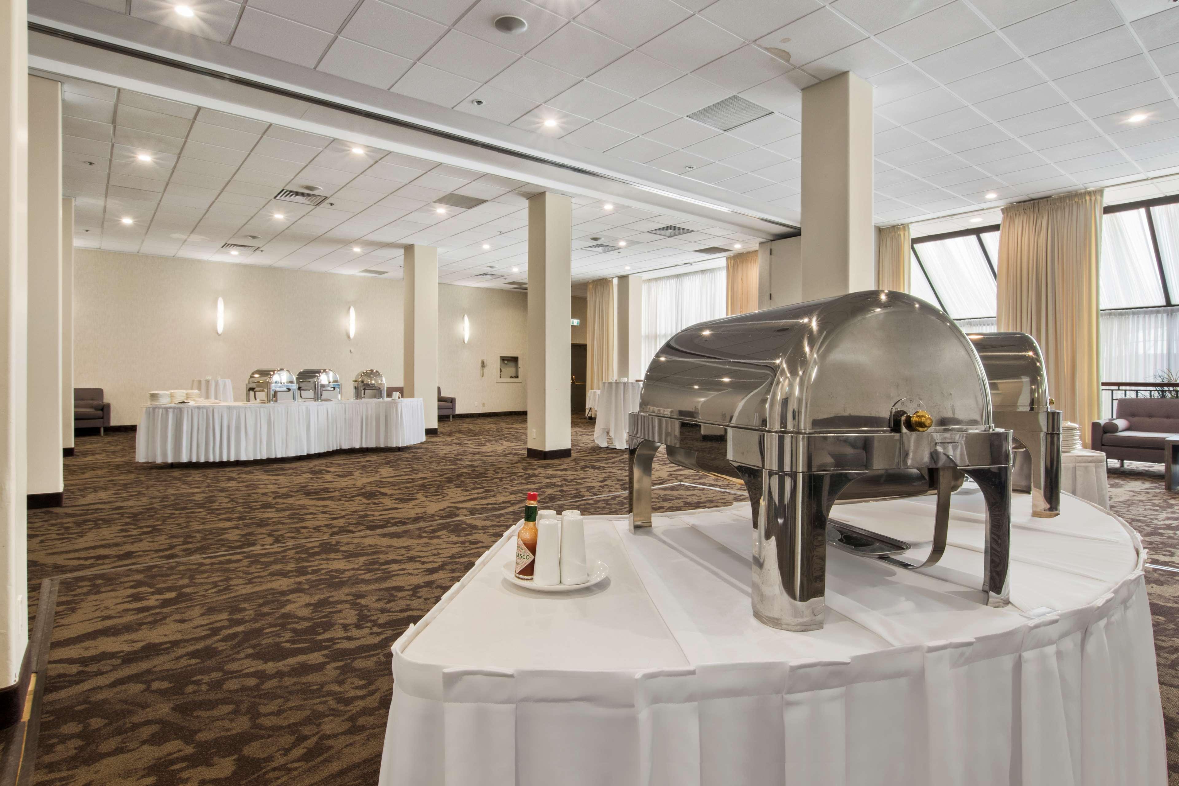 Western Pontoon Hotel 4*