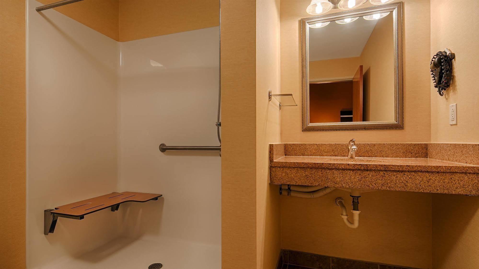 Hotel Western Pontoon 4*
