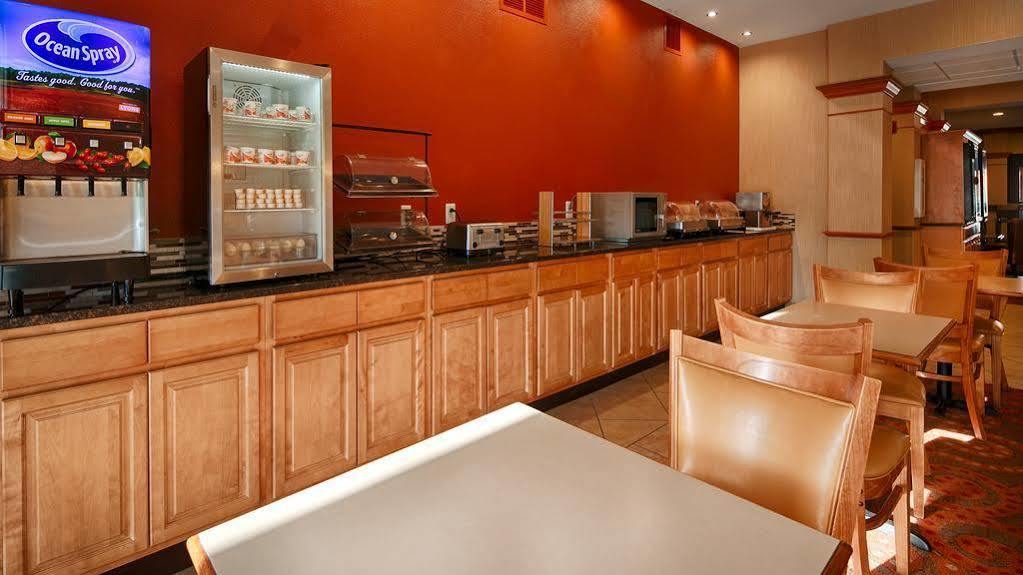 Western Pontoon Hotel 4*